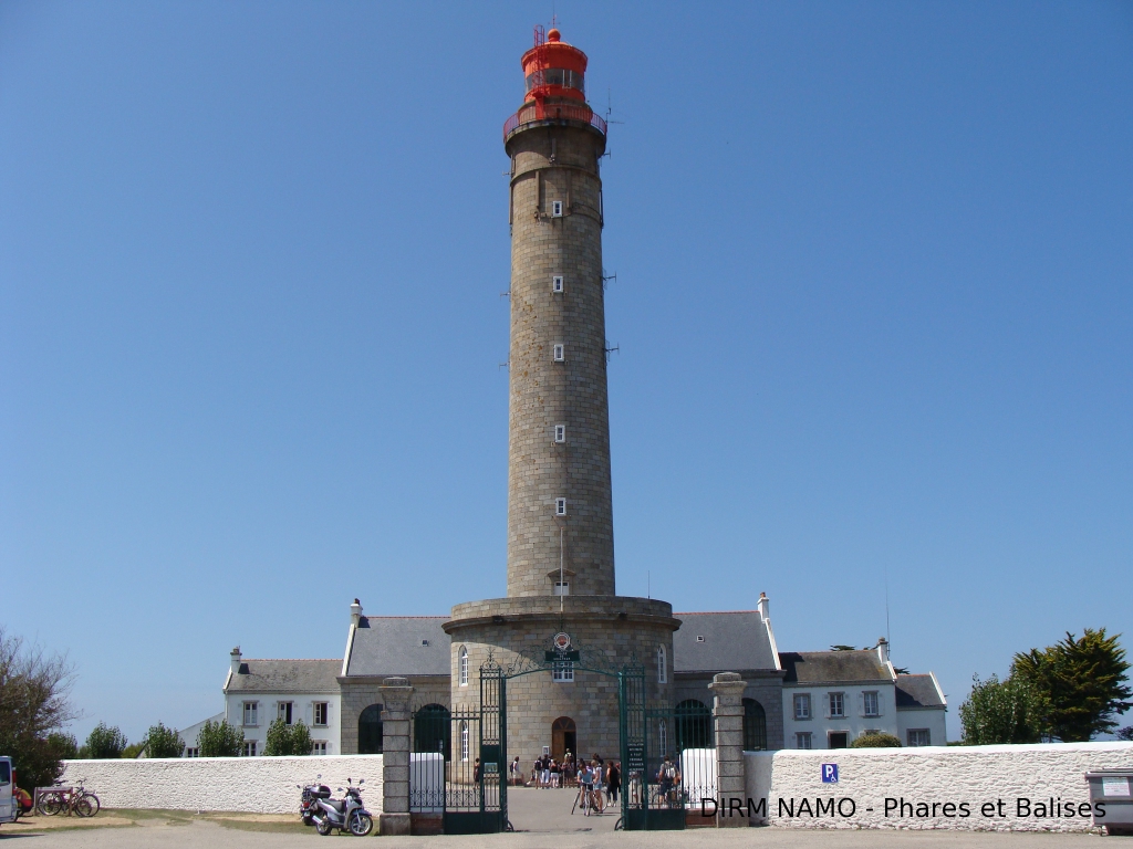 Vue d'ensemble du phare de Goulphar