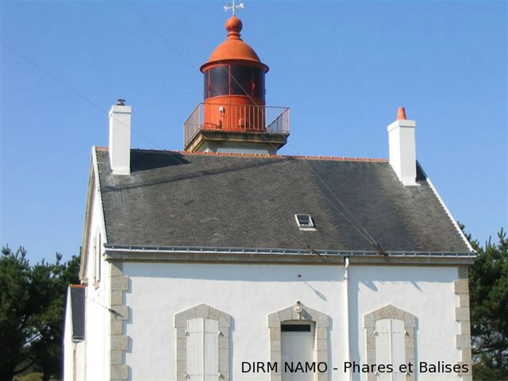 Vue d'ensemble du phare de Kerdonis